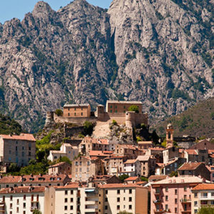 Corte est une ville calme au centre de la Corse