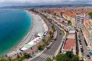 Paysage de Nice avec vue sur la Promenade des Anglais et de la Côte d'Azur.