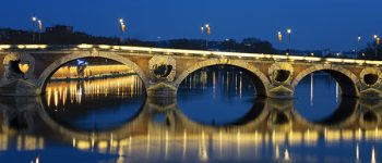 Le pont de Toulouse illuminé la nuit