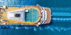 Vue d'un bateau pour une croisière entre amis